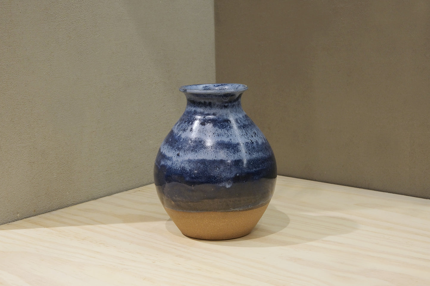 Vase- Hydria مزهرية هيدريه