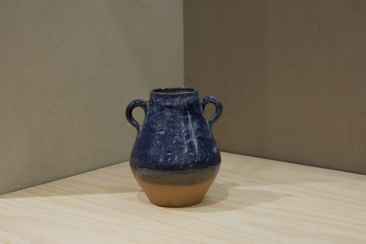 Vase- Amphora مزهرية امفورة