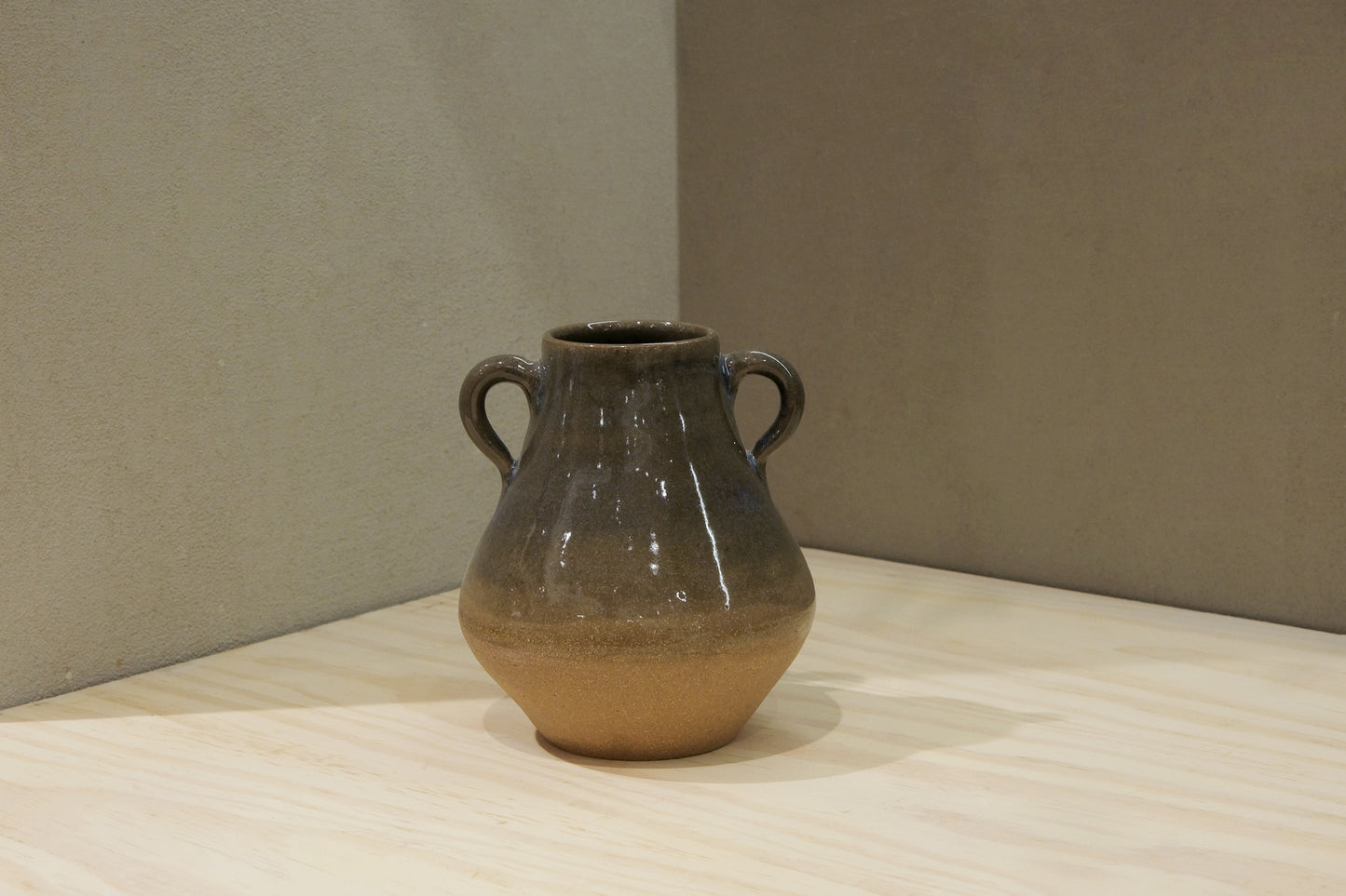 Vase- Amphora مزهرية امفورة