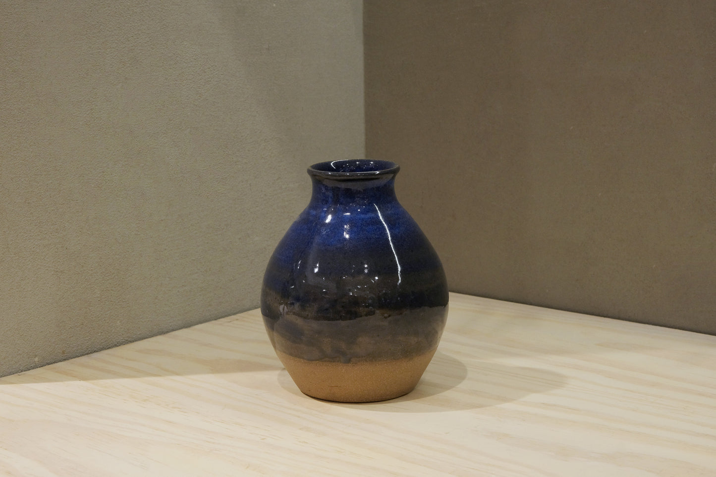 Vase- Hydria مزهرية هيدريه